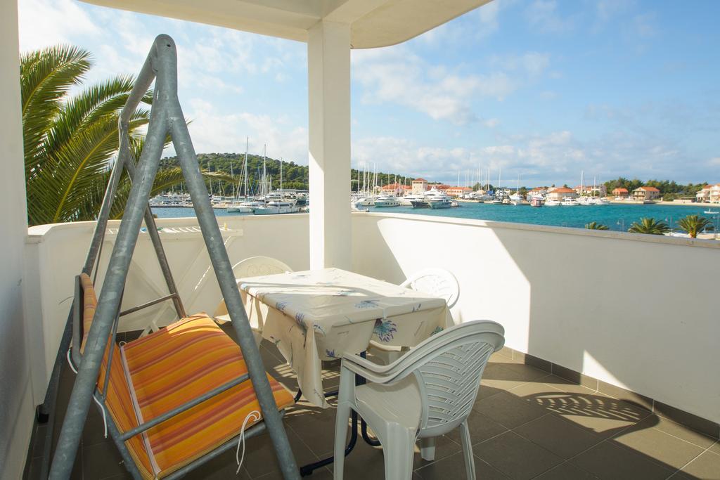 Apartments Jerkunica Rogoznica  Værelse billede