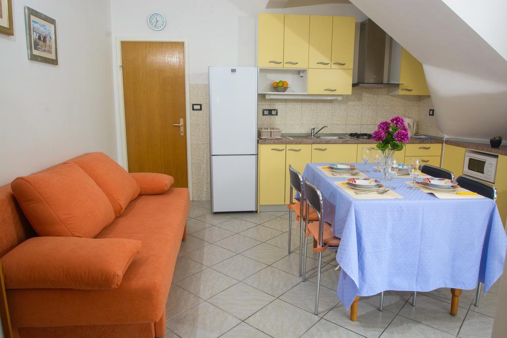 Apartments Jerkunica Rogoznica  Værelse billede